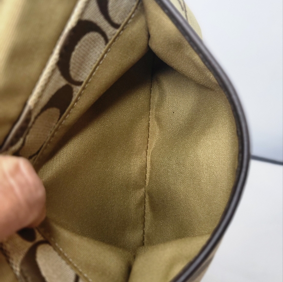 Coach Brown/Tan Turnlock Wristlet with zipper - Picture 4 of 6